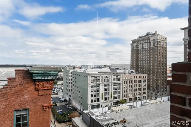 $2,000 | 1010 St Charles Street, Unit 1002, St. Louis, MO 63101