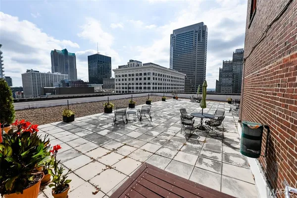 $1,900 | 1010 St Charles Street, Unit 1002, St. Louis, MO 63101