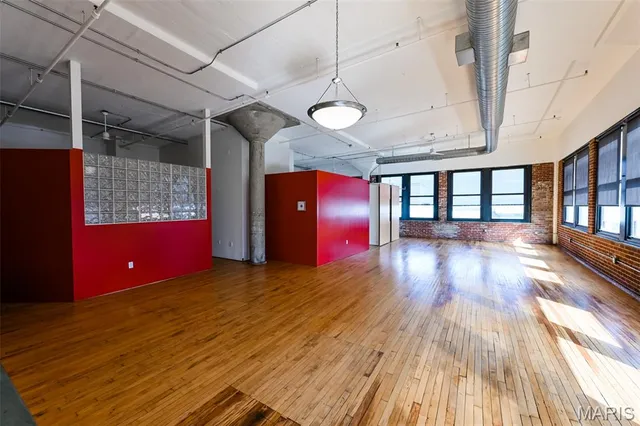 $2,000 | 1010 St Charles Street, Unit 1002, St. Louis, MO 63101