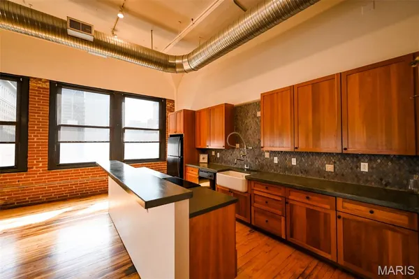 $1,900 | 1010 St Charles Street, Unit 1002, St. Louis, MO 63101