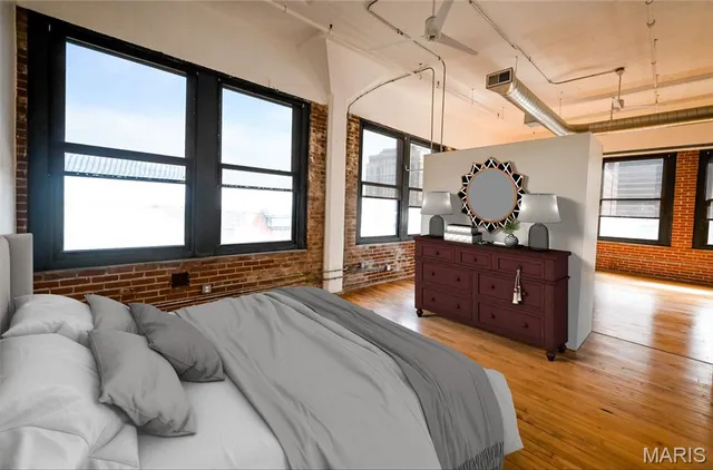 $2,000 | 1010 St Charles Street, Unit 1002, St. Louis, MO 63101