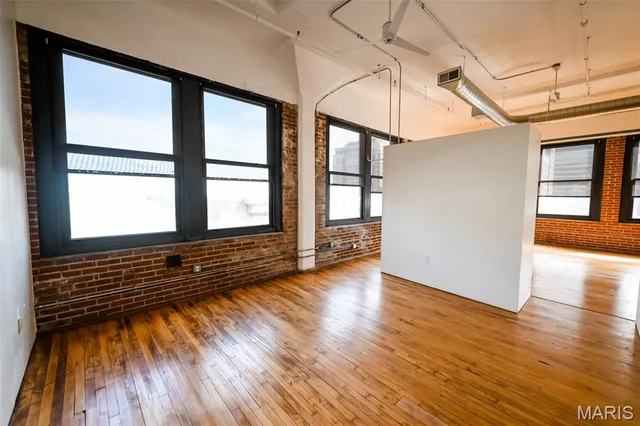 $2,000 | 1010 St Charles Street, Unit 1002, St. Louis, MO 63101