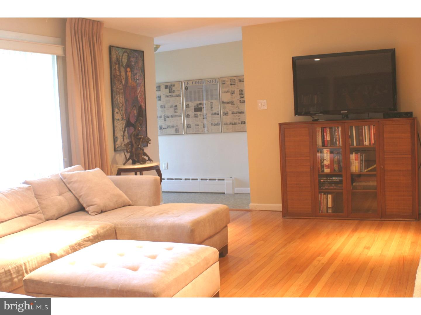 840 Byberry Road Philadelphia, PA 19116 - Photo 3 of 17 Living Room