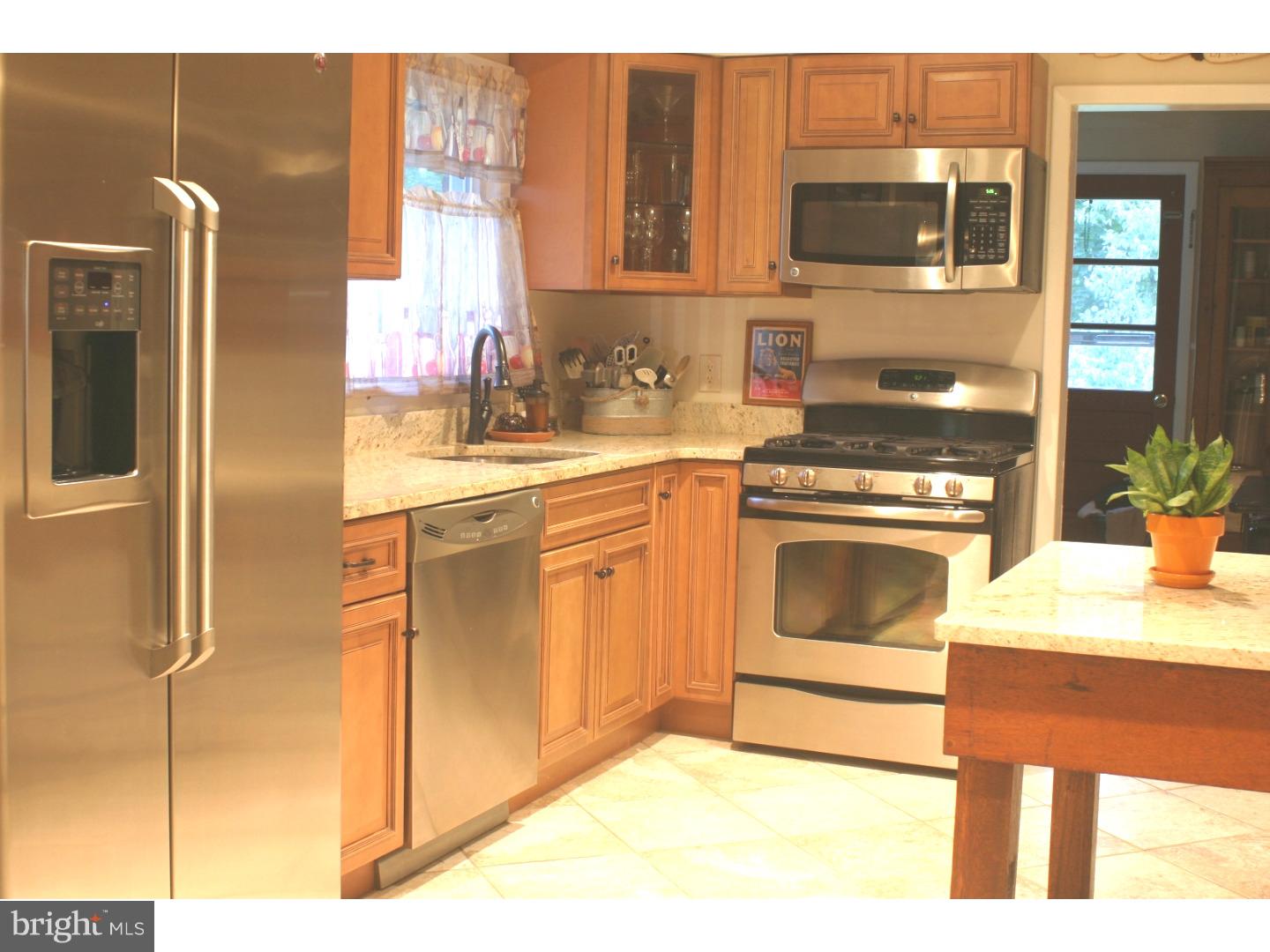 840 Byberry Road Philadelphia, PA 19116 - Photo 6 of 17 Kitchen