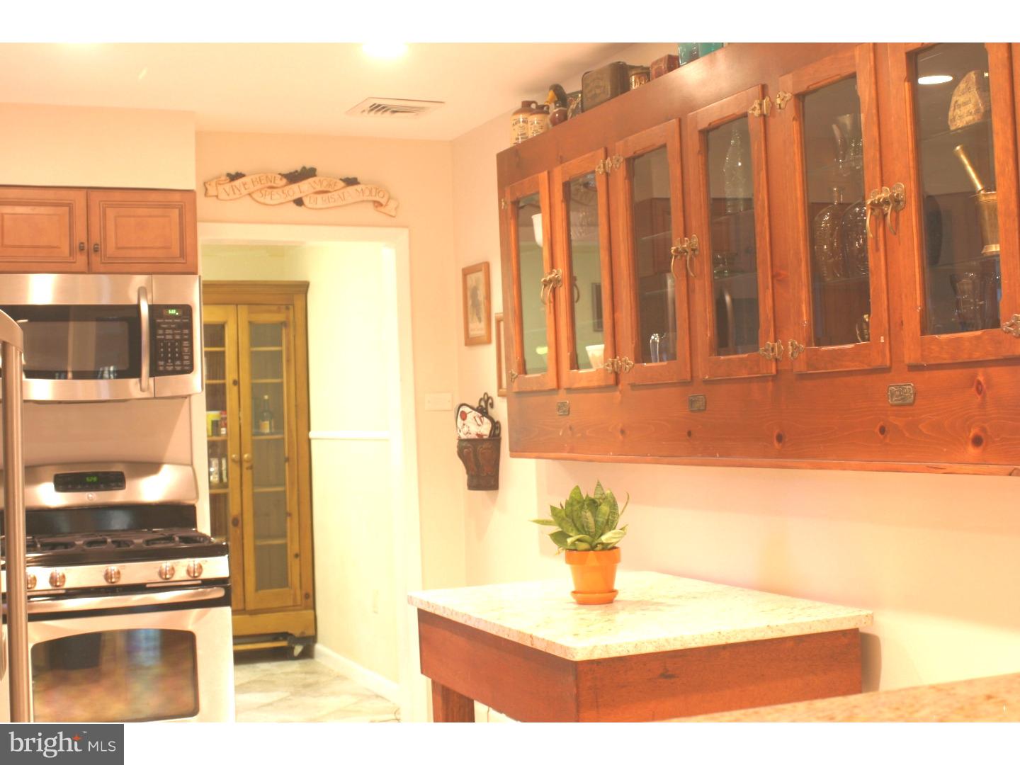 840 Byberry Road Philadelphia, PA 19116 - Photo 7 of 17 Kitchen