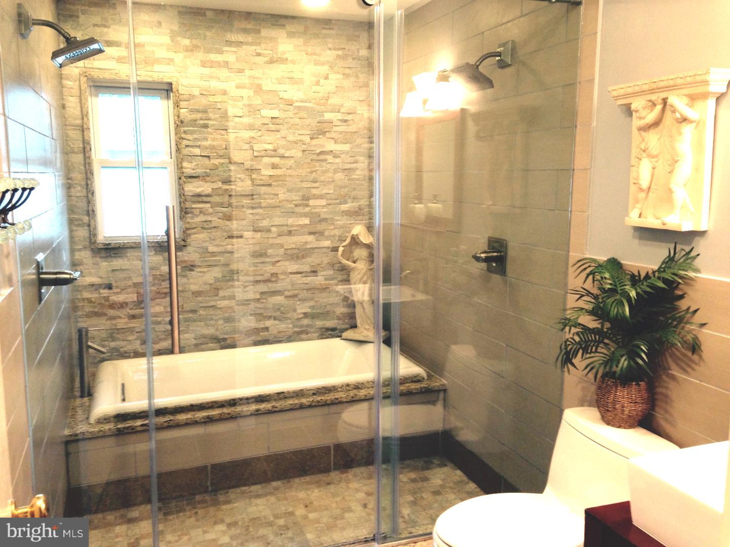 840 Byberry Road Philadelphia, PA 19116 - Photo 9 of 17 Bathroom