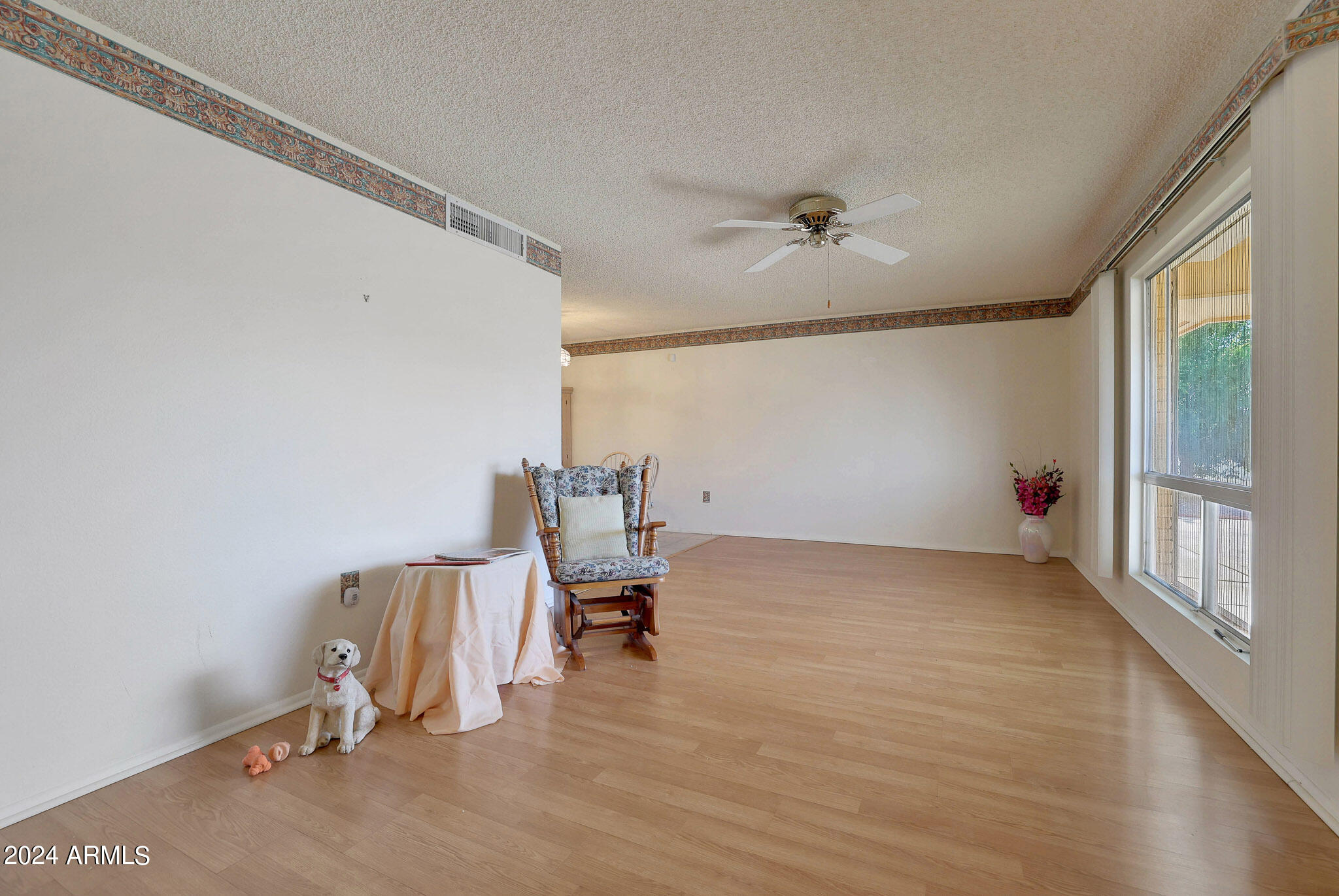 15457 North Ridgeview Road Sun City, AZ 85351 - Photo 9 of 28 Living Room