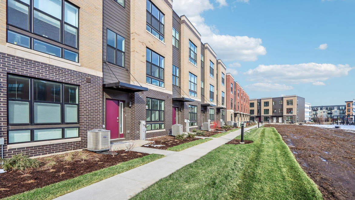 385 Summit Circle Lombard, IL 60148 - Photo 2 of 40