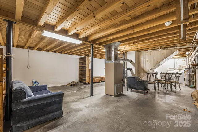 a view of livingroom with furniture