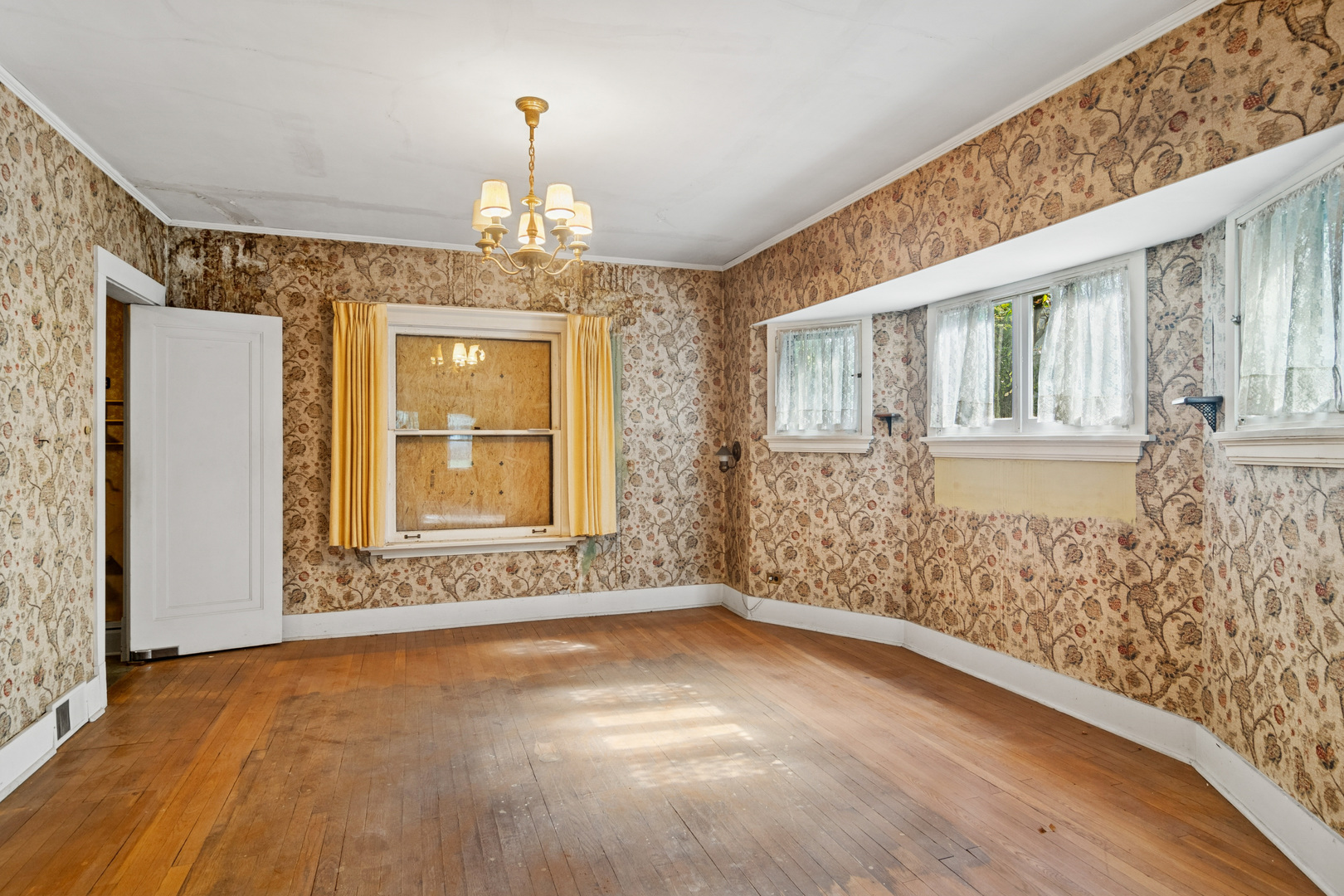 785 Locust Street Winnetka, IL 60093 - Photo 8 of 19 wooden floor in an empty room with a window