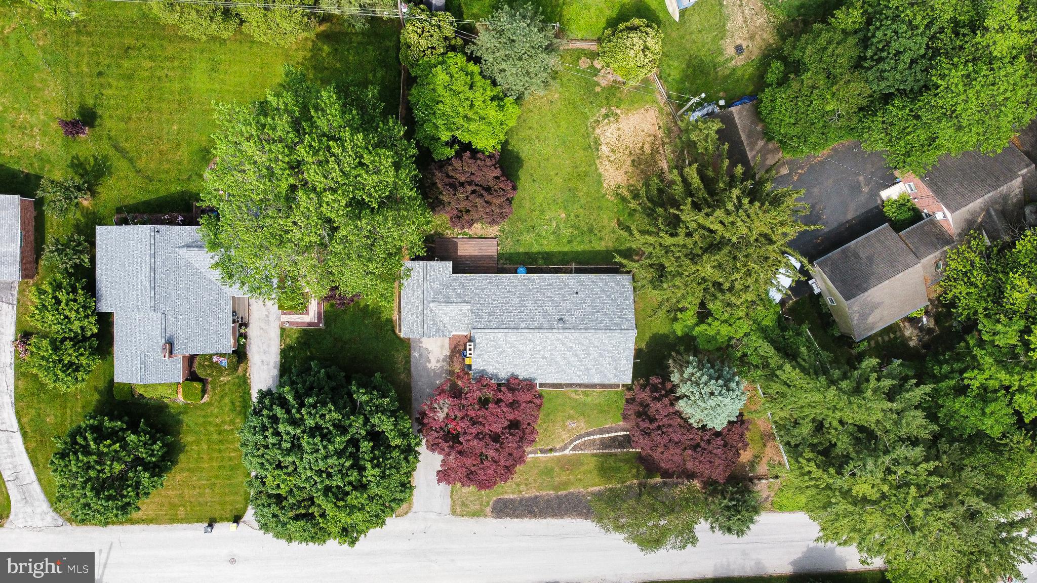 305 Richardson Road York, PA 17408 - Photo 3 of 26 Front and back yard view