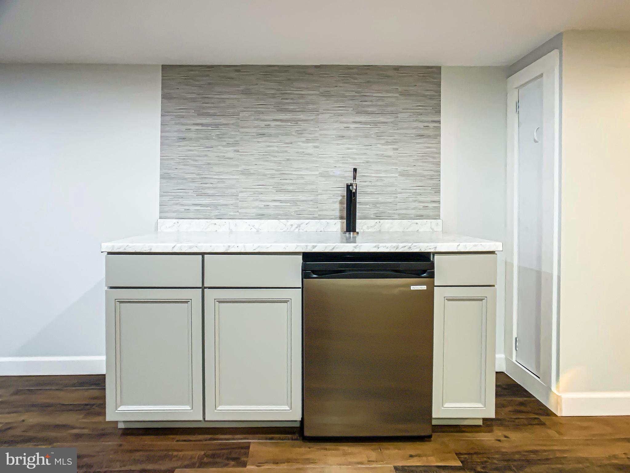 305 Richardson Road York, PA 17408 - Photo 22 of 26 Basement serving bar