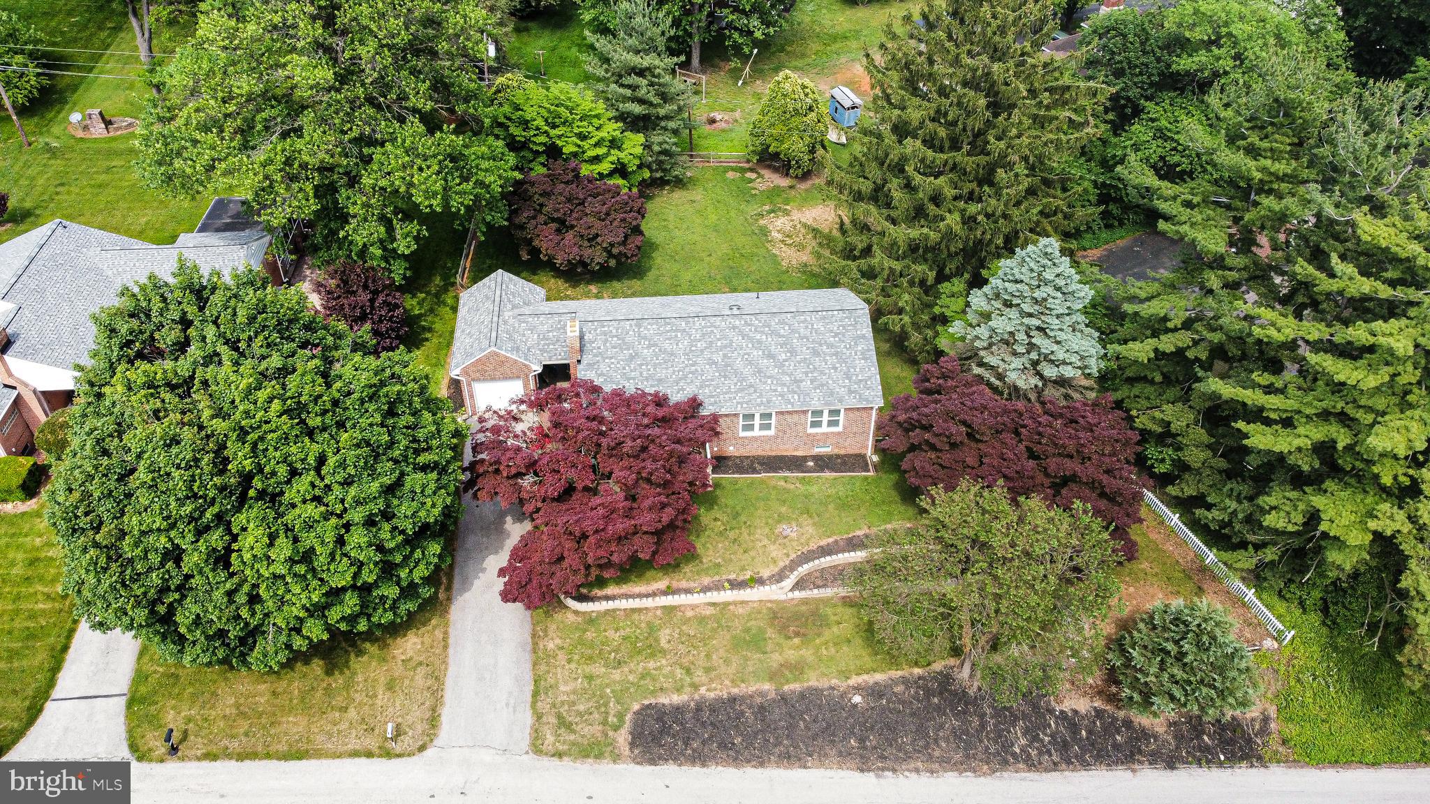 305 Richardson Road York, PA 17408 - Photo 4 of 26 Front of house with mature trees
