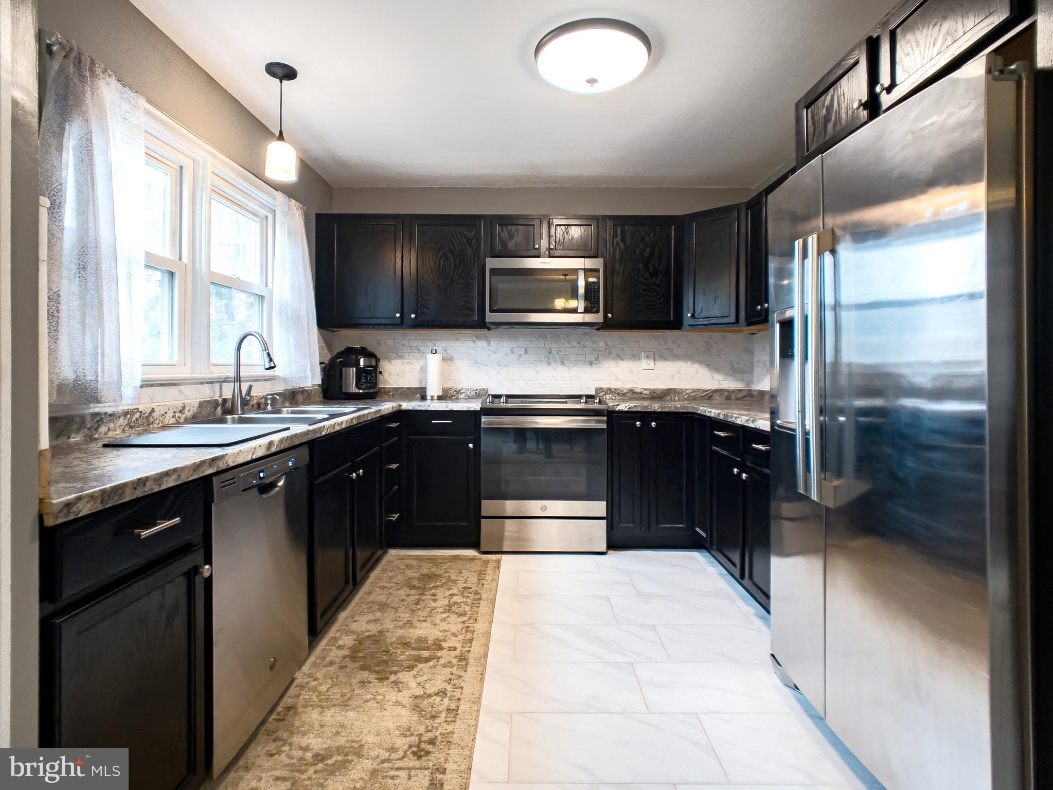 305 Richardson Road York, PA 17408 - Photo 5 of 26 Kitchen