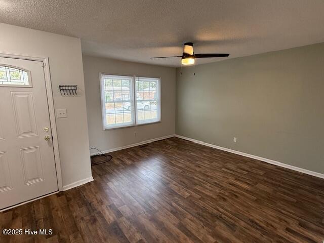 625 Winchester Road Jacksonville, NC 28546 - Photo 8 of 16 625 Winchester Rd. Living Area 2