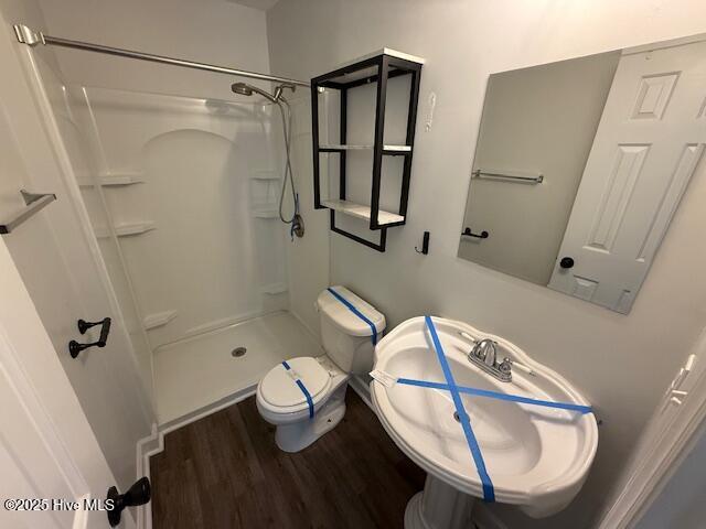 625 Winchester Road Jacksonville, NC 28546 - Photo 10 of 16 Primary Bathroom