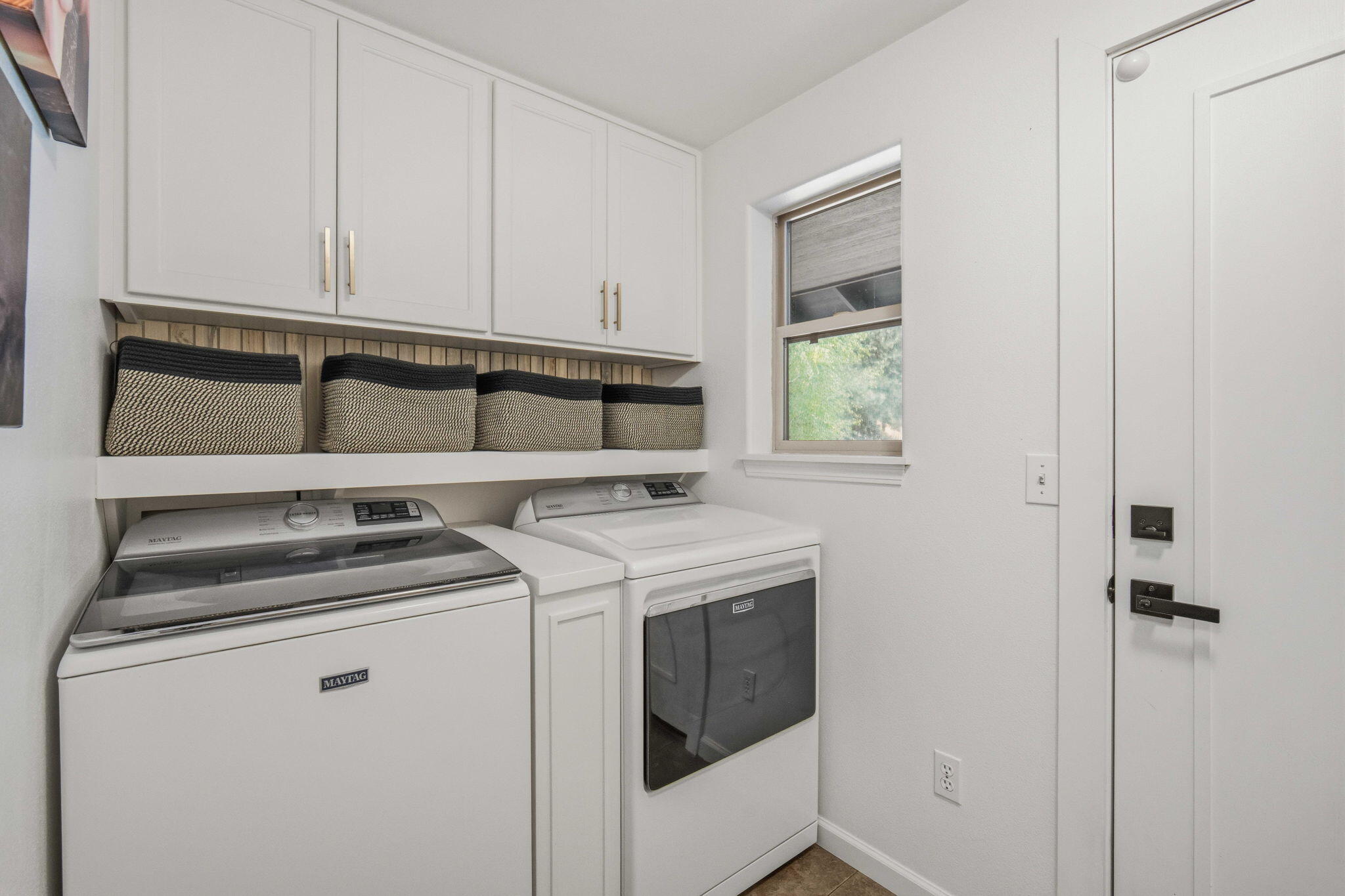 55965 Blue Eagle Road Bend, OR 97707 - Photo 31 of 44 Laundry