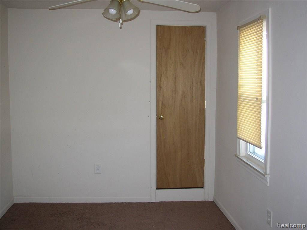 6417 Lapeer Road Burton, MI 48509 - Photo 23 of 30 PC270031.JPG