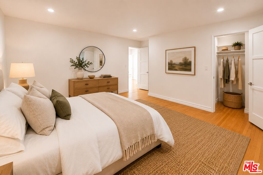 207 South Reeves Drive Beverly Hills, CA 90212 - Photo 12 of 27