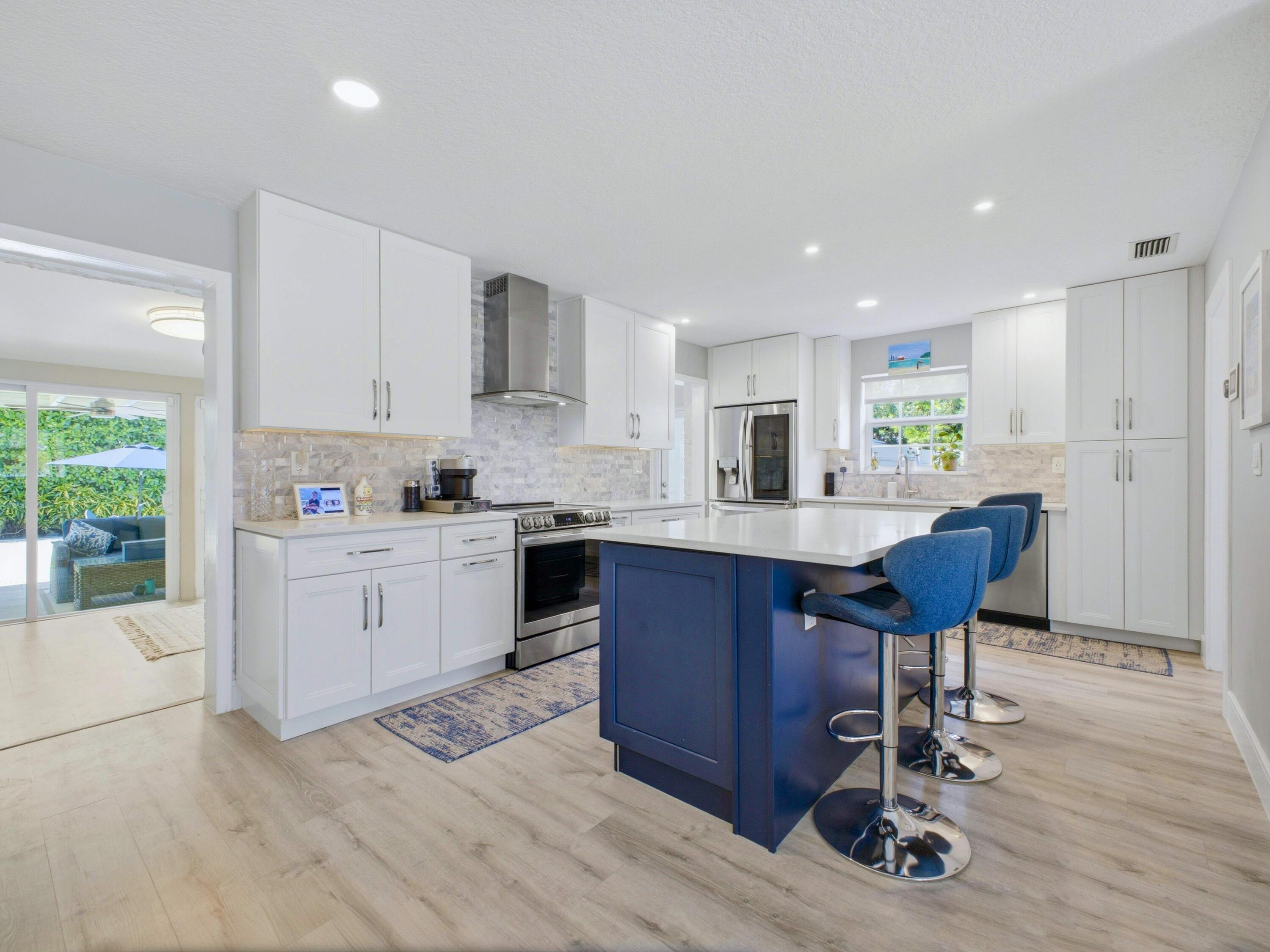 2020 Northeast 26th Street Lighthouse Point, FL 33064 - Photo 15 of 62 Kitchen