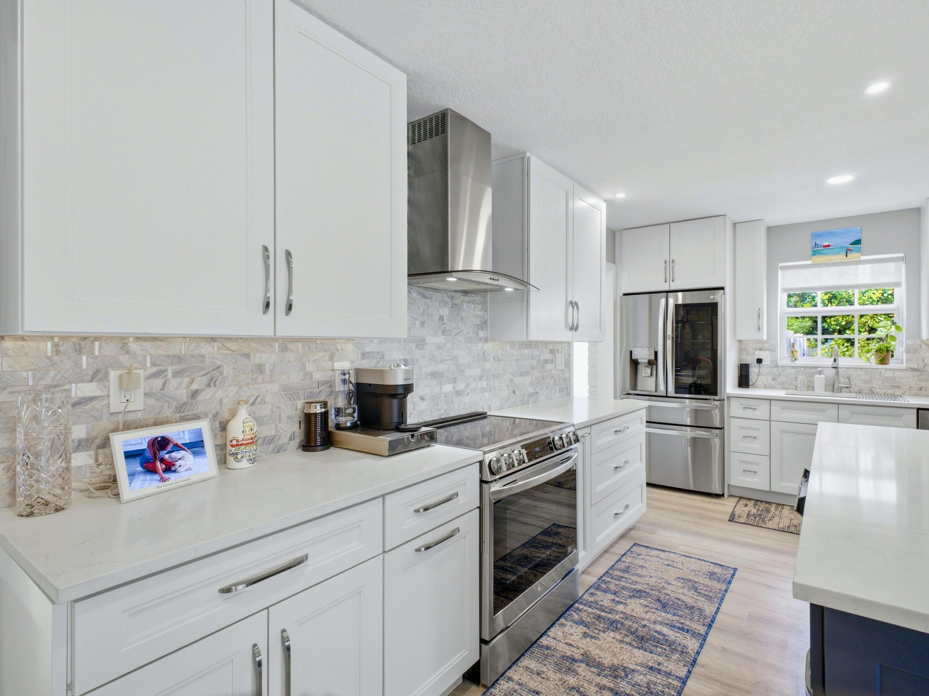 2020 Northeast 26th Street Lighthouse Point, FL 33064 - Photo 18 of 62 Kitchen