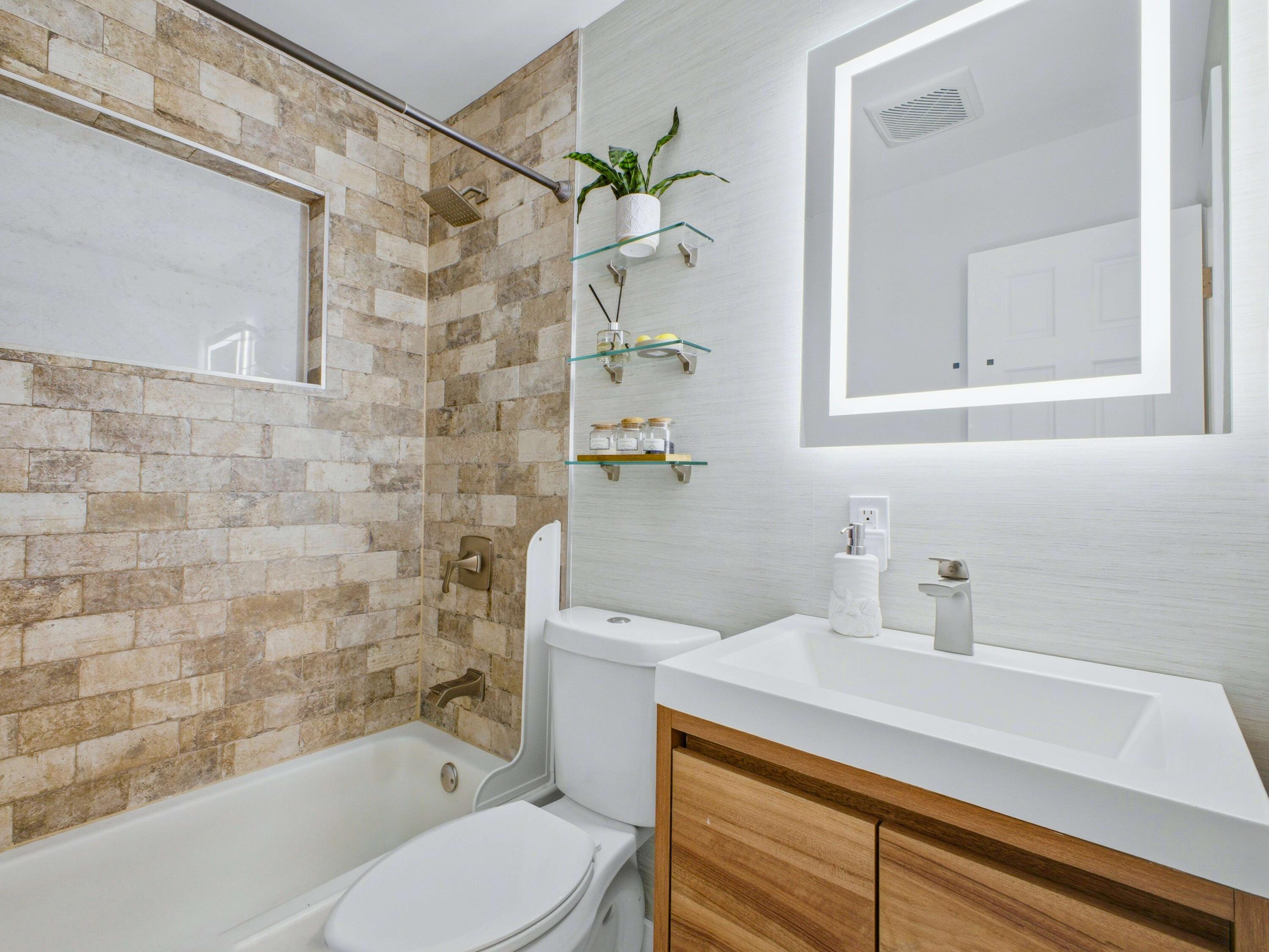 2020 Northeast 26th Street Lighthouse Point, FL 33064 - Photo 38 of 62 Guest Bathroom