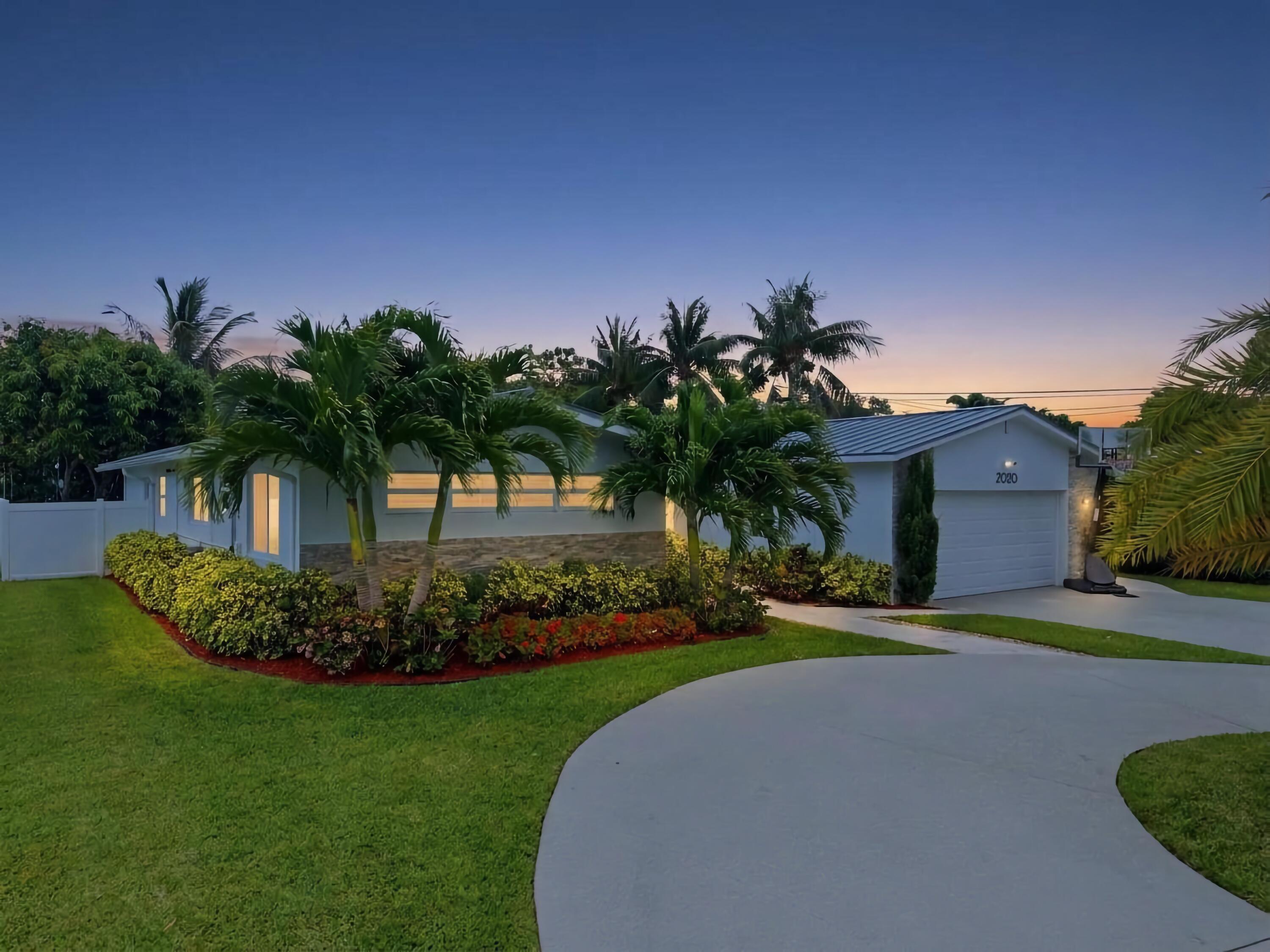 2020 Northeast 26th Street Lighthouse Point, FL 33064 - Photo 4 of 62 Front Dusk