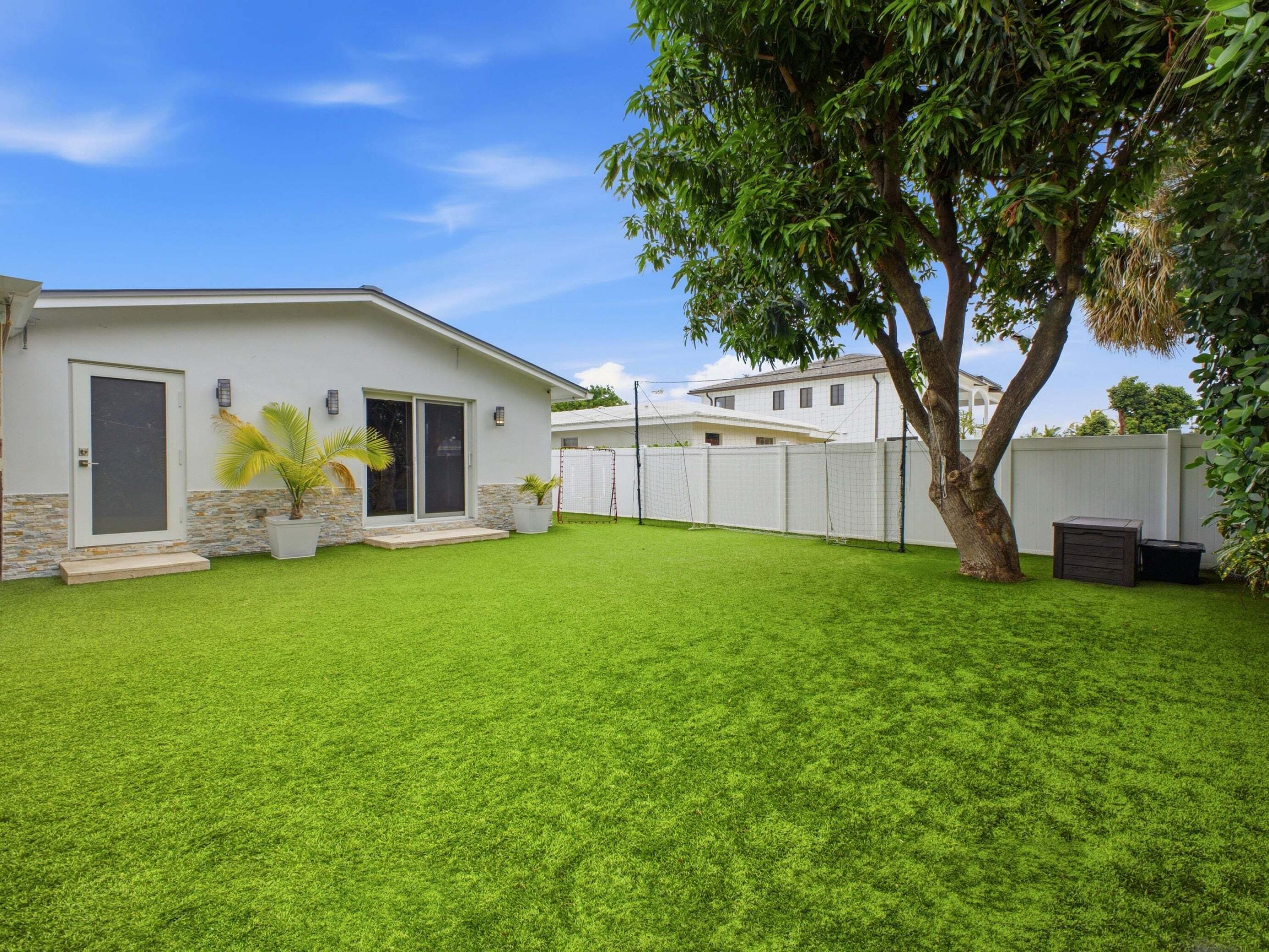 2020 Northeast 26th Street Lighthouse Point, FL 33064 - Photo 55 of 62 Yard