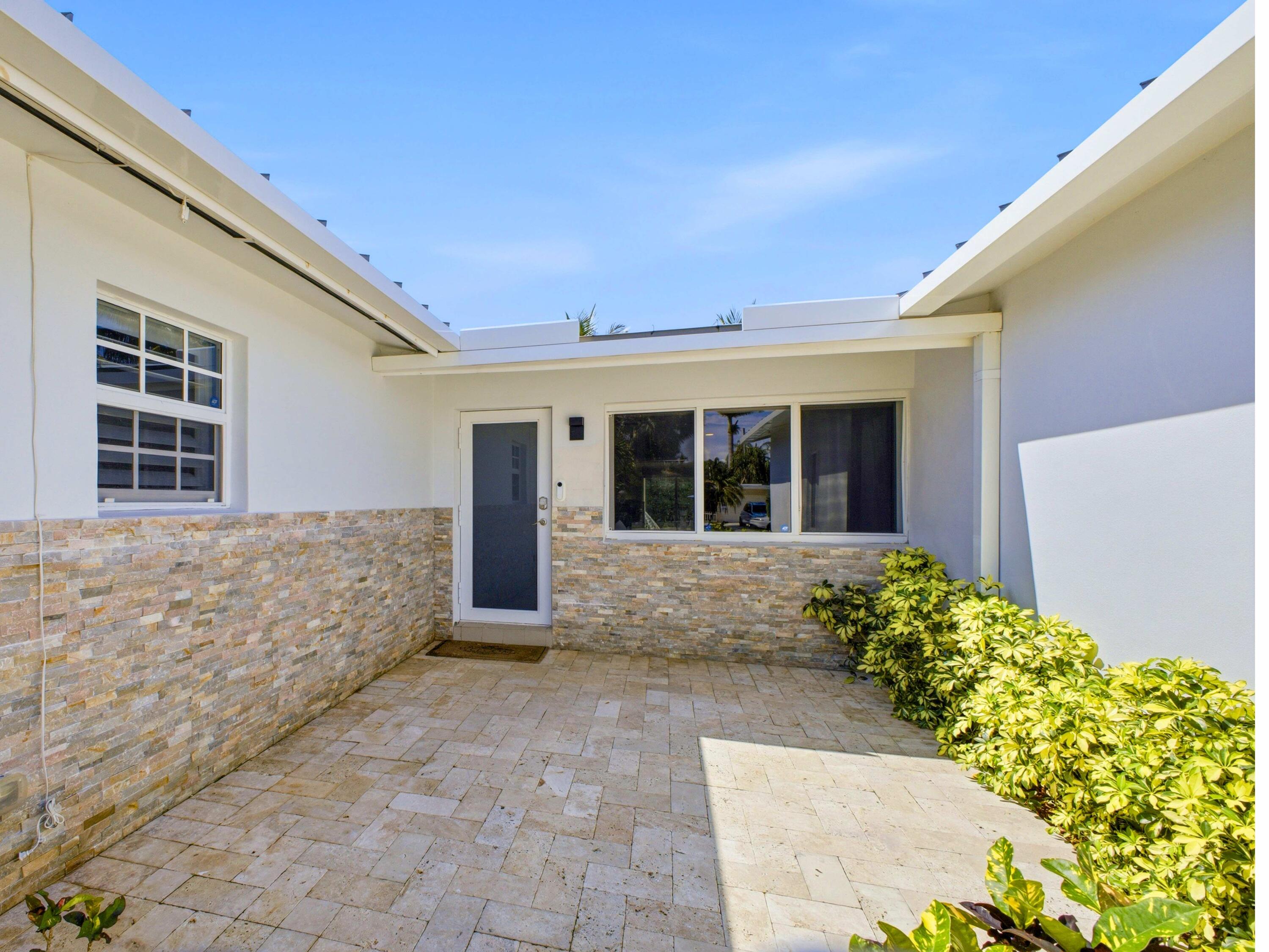 2020 Northeast 26th Street Lighthouse Point, FL 33064 - Photo 6 of 62 Entry