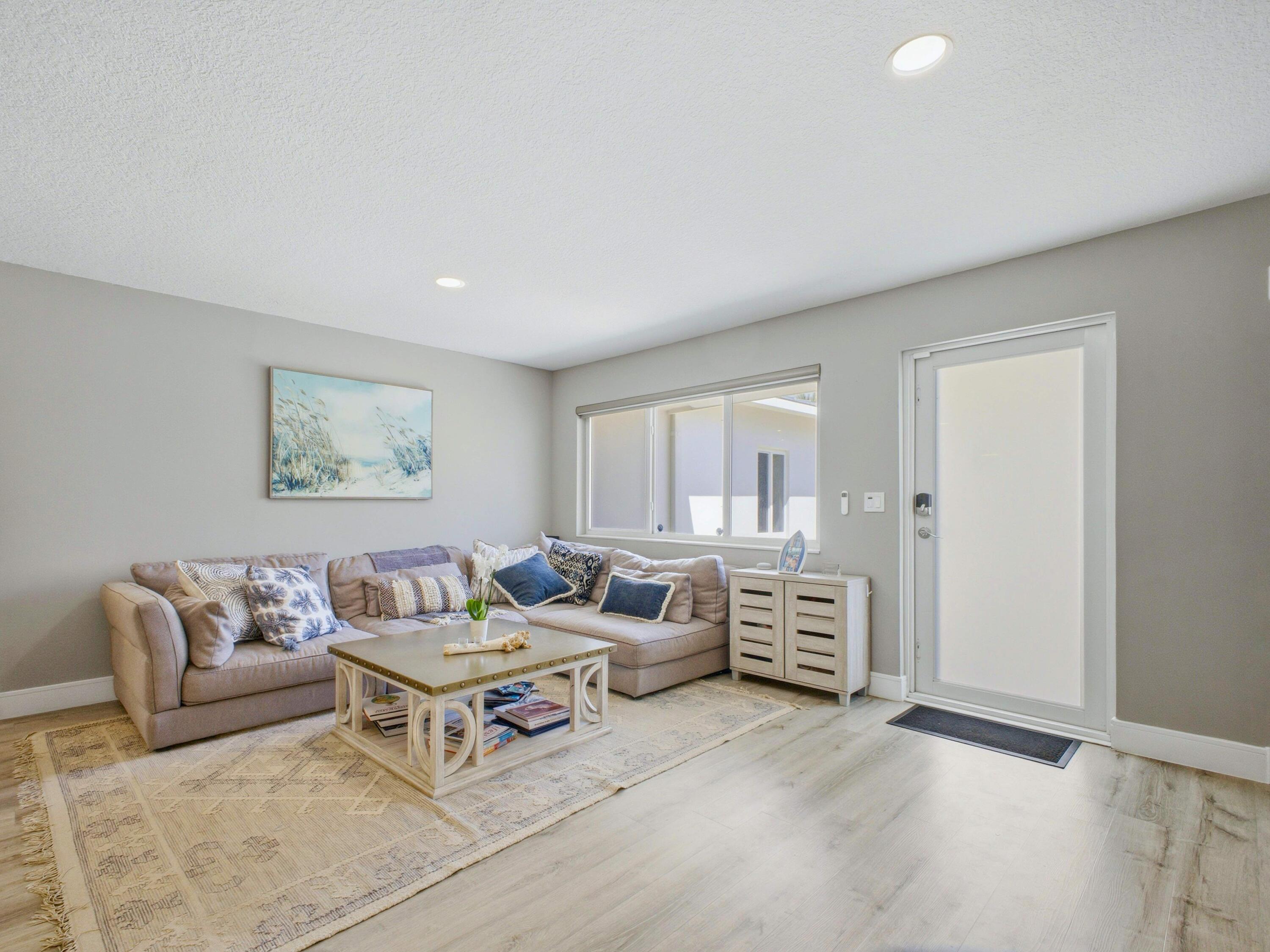 2020 Northeast 26th Street Lighthouse Point, FL 33064 - Photo 7 of 62 Living Entry