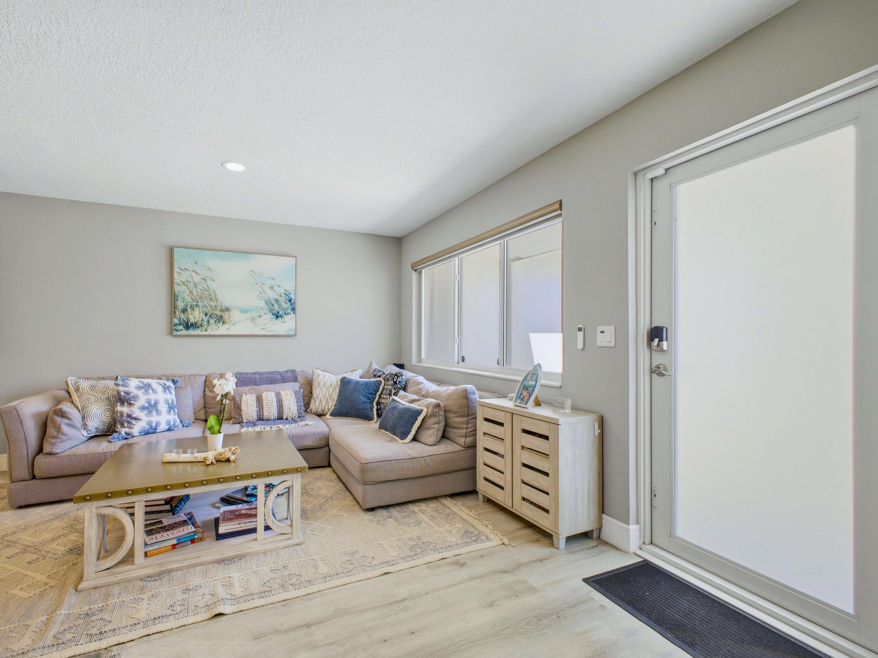 2020 Northeast 26th Street Lighthouse Point, FL 33064 - Photo 9 of 62 Living