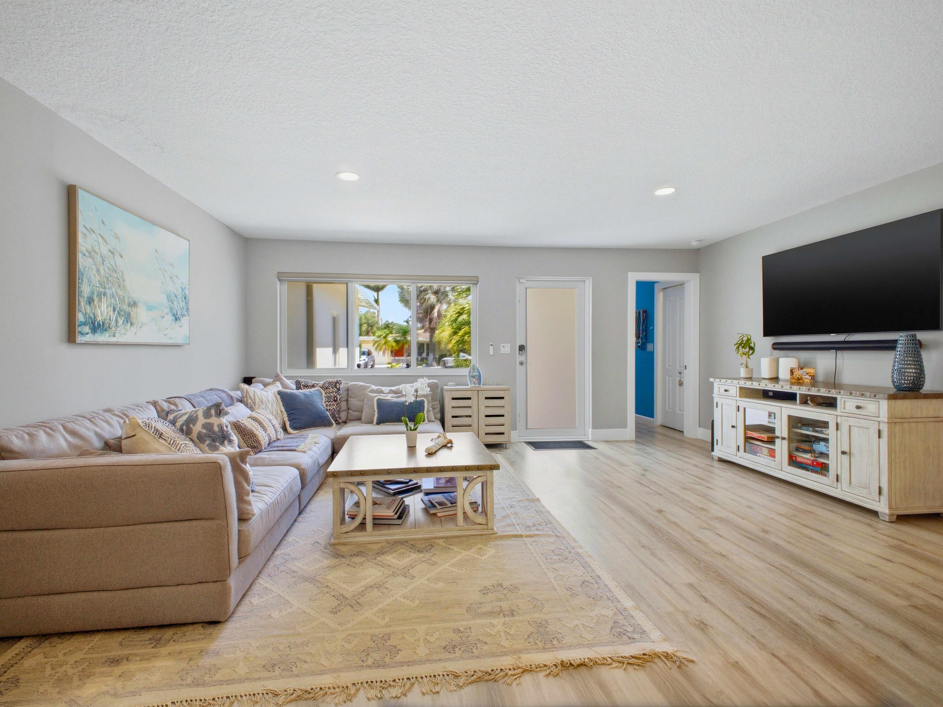 2020 Northeast 26th Street Lighthouse Point, FL 33064 - Photo 10 of 62 Living