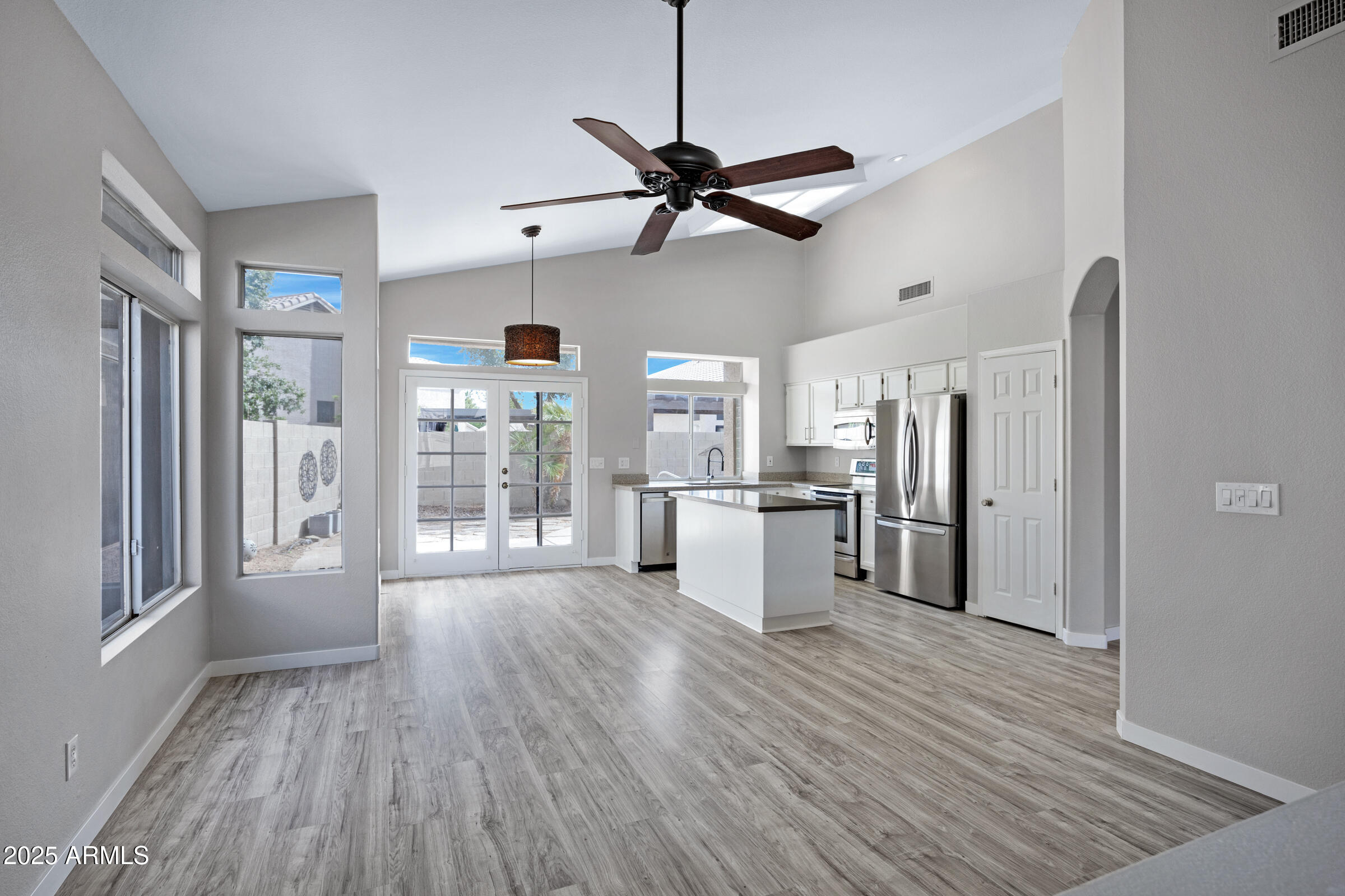 115 West El Freda Road Tempe, AZ 85284 - Photo 8 of 31 115 W El Freda Rd-10