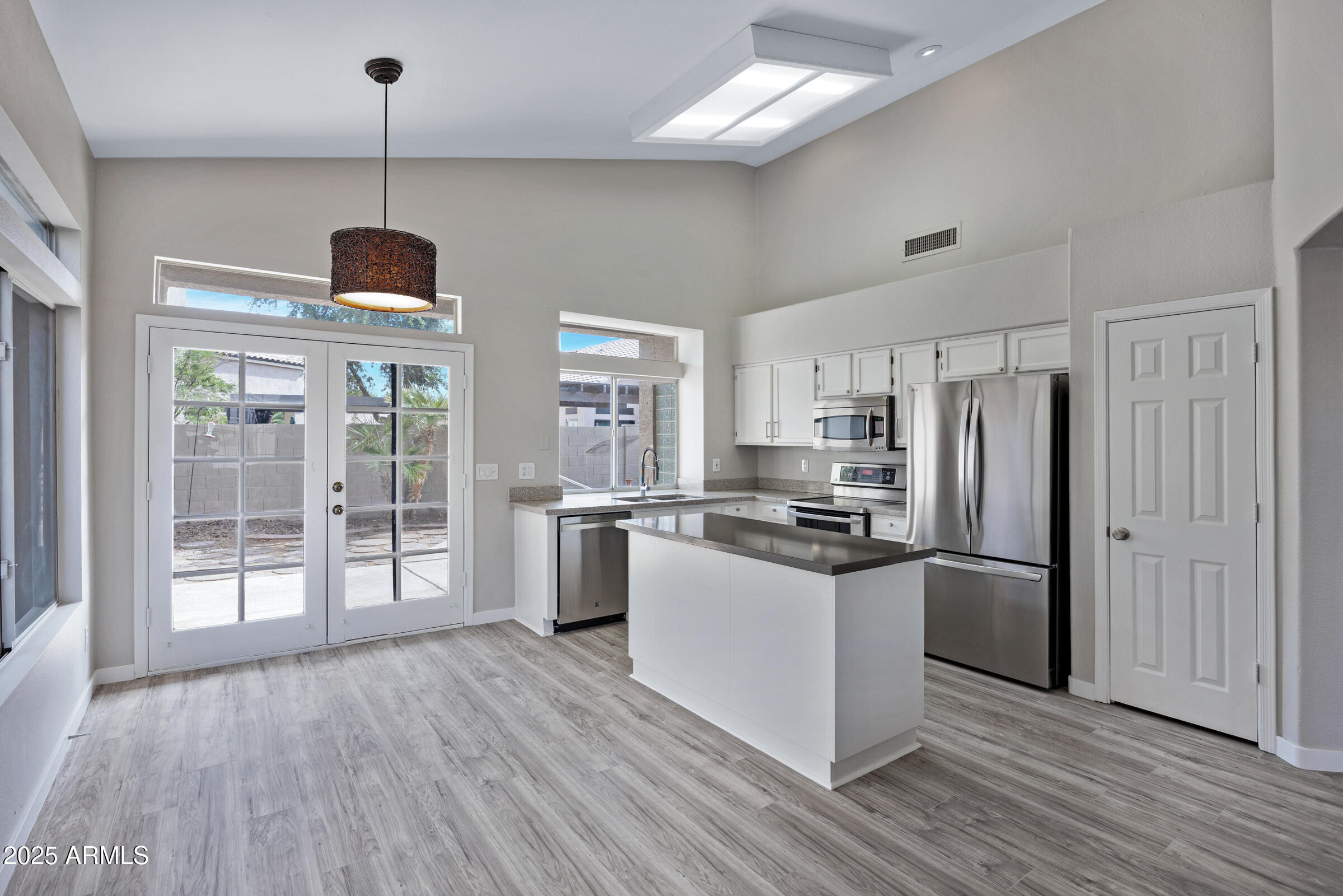 115 West El Freda Road Tempe, AZ 85284 - Photo 10 of 31 115 W El Freda Rd-12