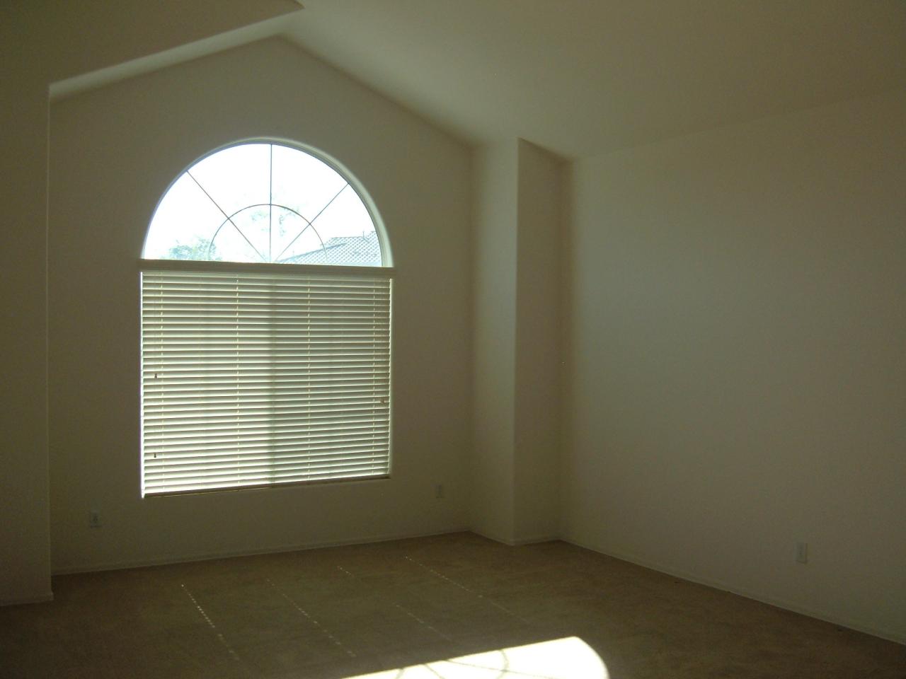 3224 West Vineyard Road Phoenix, AZ 85041 - Photo 2 of 13 Living