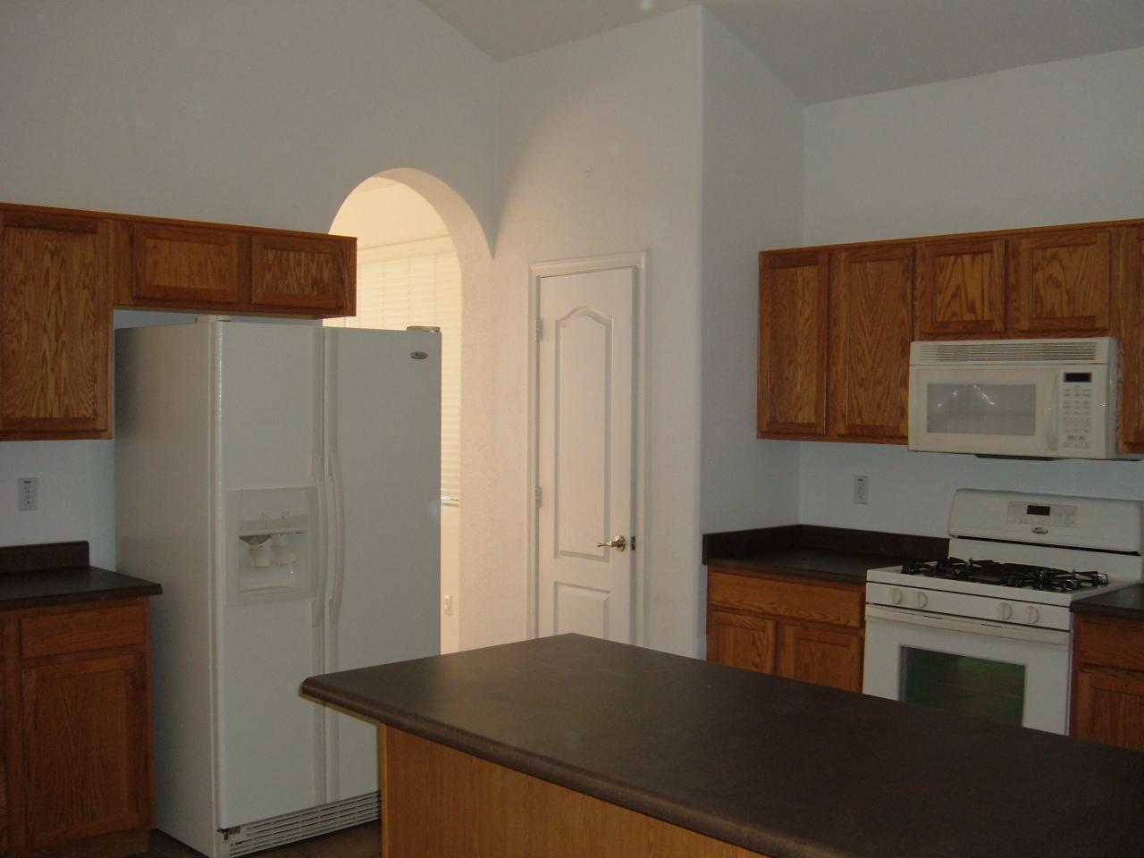 3224 West Vineyard Road Phoenix, AZ 85041 - Photo 5 of 13 Kitchen