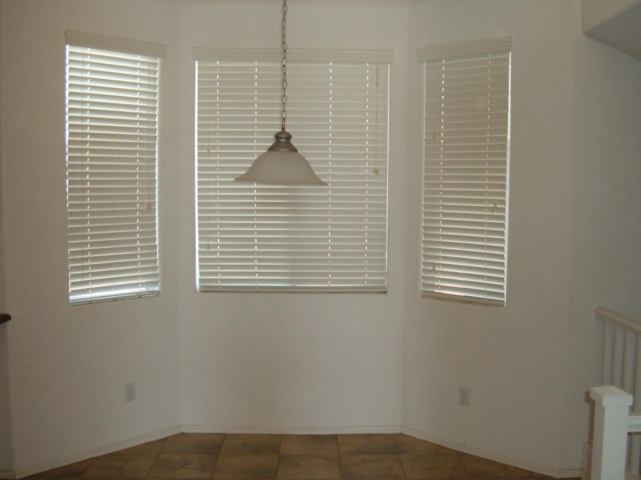 3224 West Vineyard Road Phoenix, AZ 85041 - Photo 6 of 13 Breakfast Nook