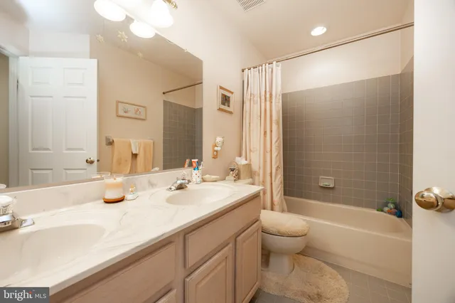 $850,000 | 1310 School House Circle, Downingtown, PA 19335