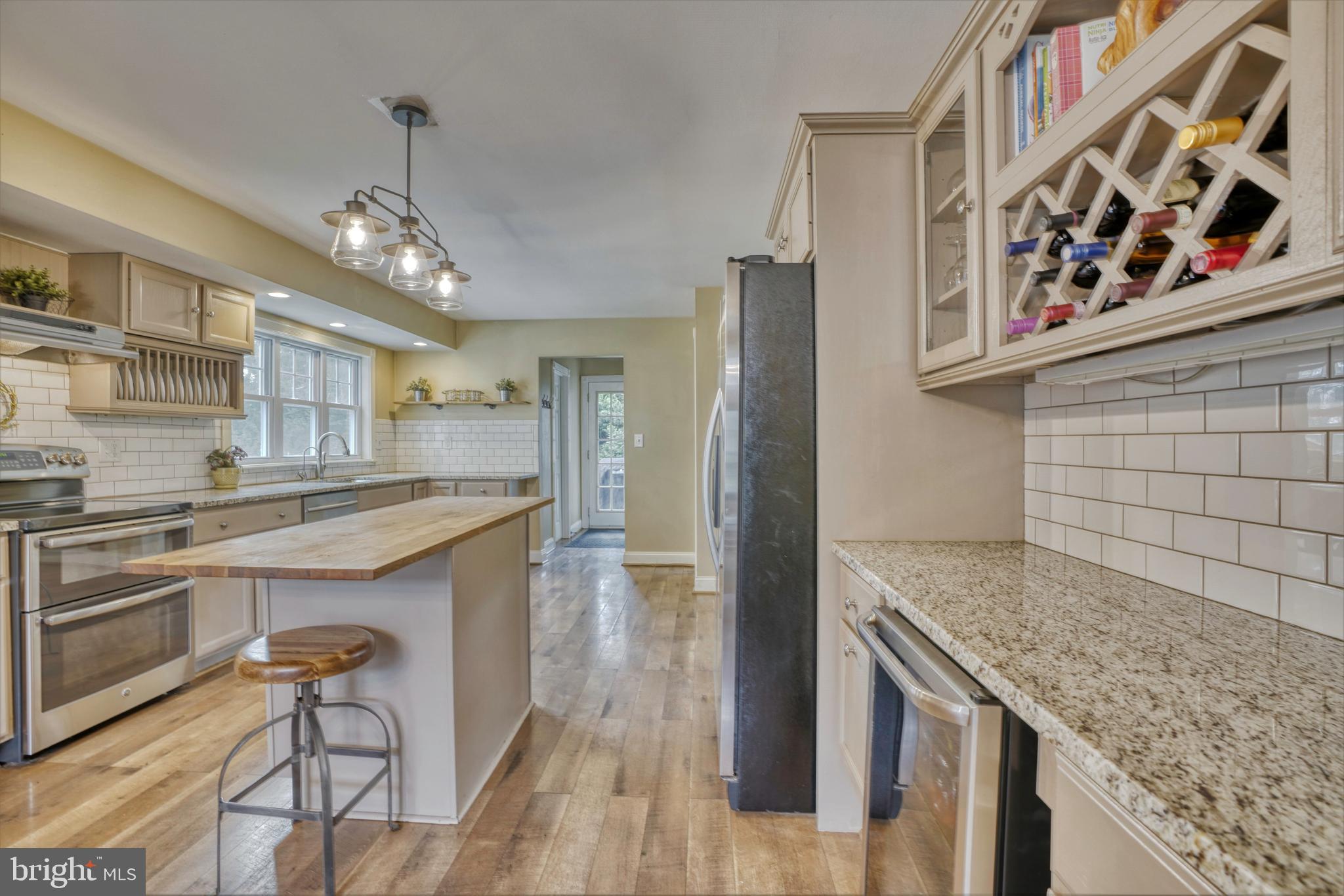 4505 Carroll Manor Road Baldwin, MD 21013 - Photo 16 of 65 Tile Backsplash and Granite Counters