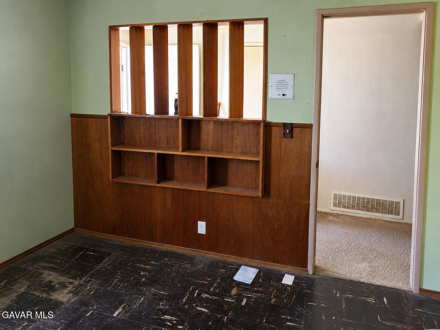 45339 Raysack Avenue Lancaster, CA 93535 - Photo 2 of 11 its room off entry