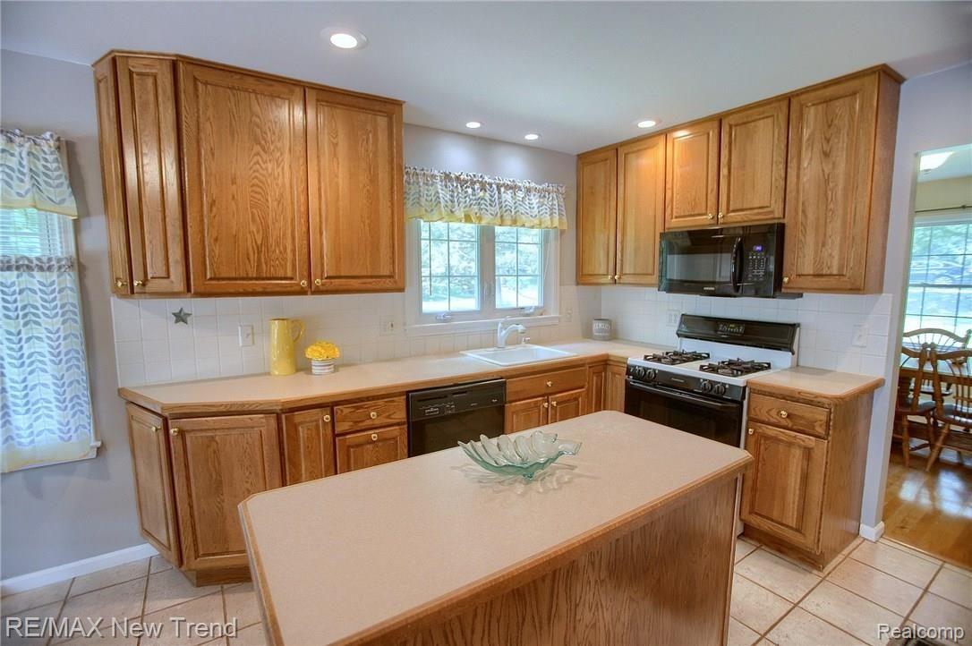 36307 West Lyman Road Farmington, MI 48331 - Photo 9 of 33 Kitchen_2nd_View.jpg