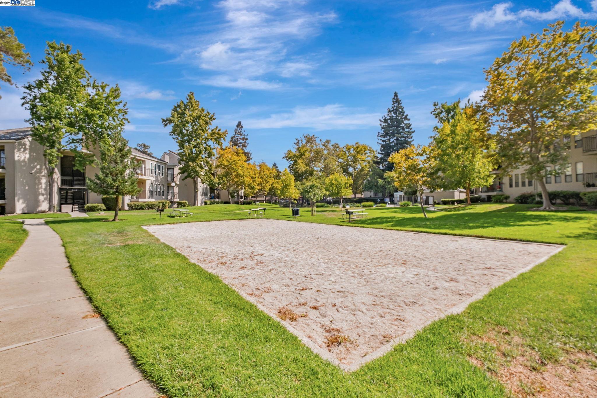 1960 Barrymore Common, Unit K Fremont, CA 94538 - Photo 30 of 31 a view of a park