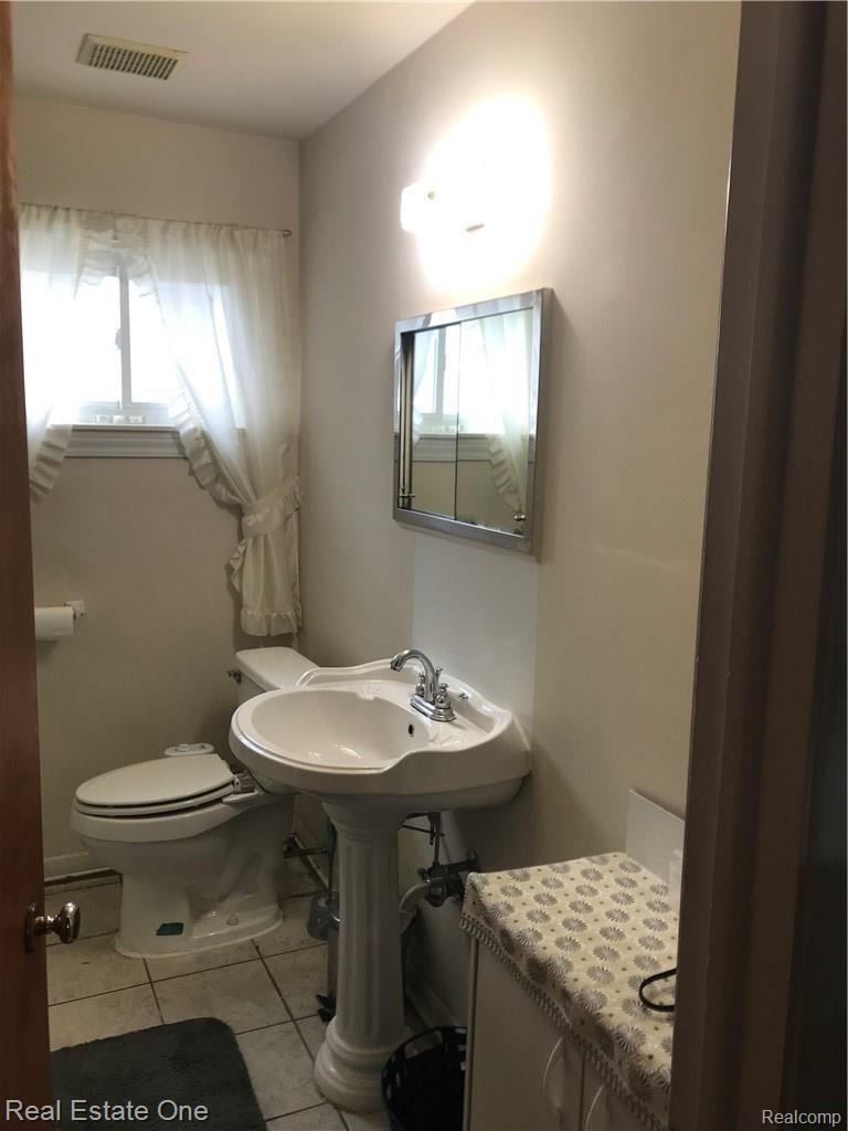 4801 East Thirteen Mile Road Warren, MI 48092 - Photo 12 of 19 FDA0AD4D-299E-4582-8834-FEA830BDC621.jpeg