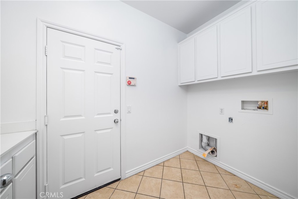 5662 Galasso Avenue Fontana, CA 92336 - Photo 11 of 34 a view of an empty room