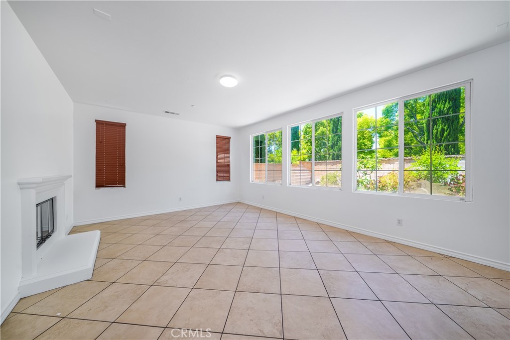 5662 Galasso Avenue Fontana, CA 92336 - Photo 14 of 34 a view of an empty room and window