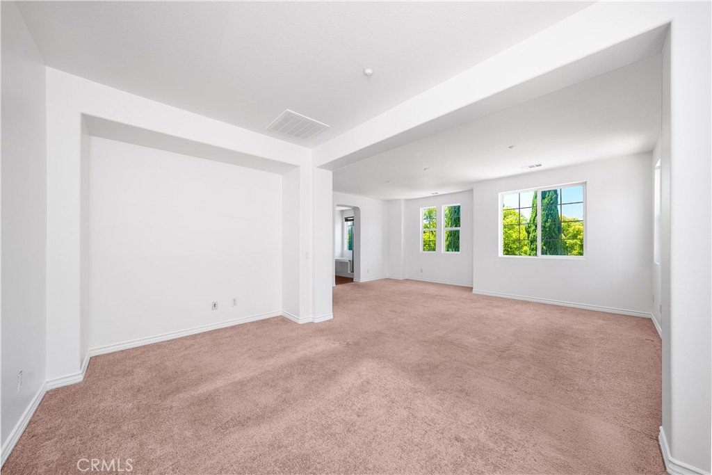 5662 Galasso Avenue Fontana, CA 92336 - Photo 20 of 34 an empty room with a window