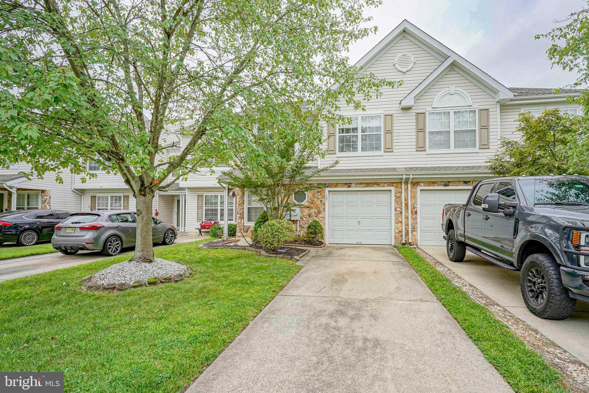 127 Buckingham Way Mount Laurel, NJ 08054 - Photo 1 of 32