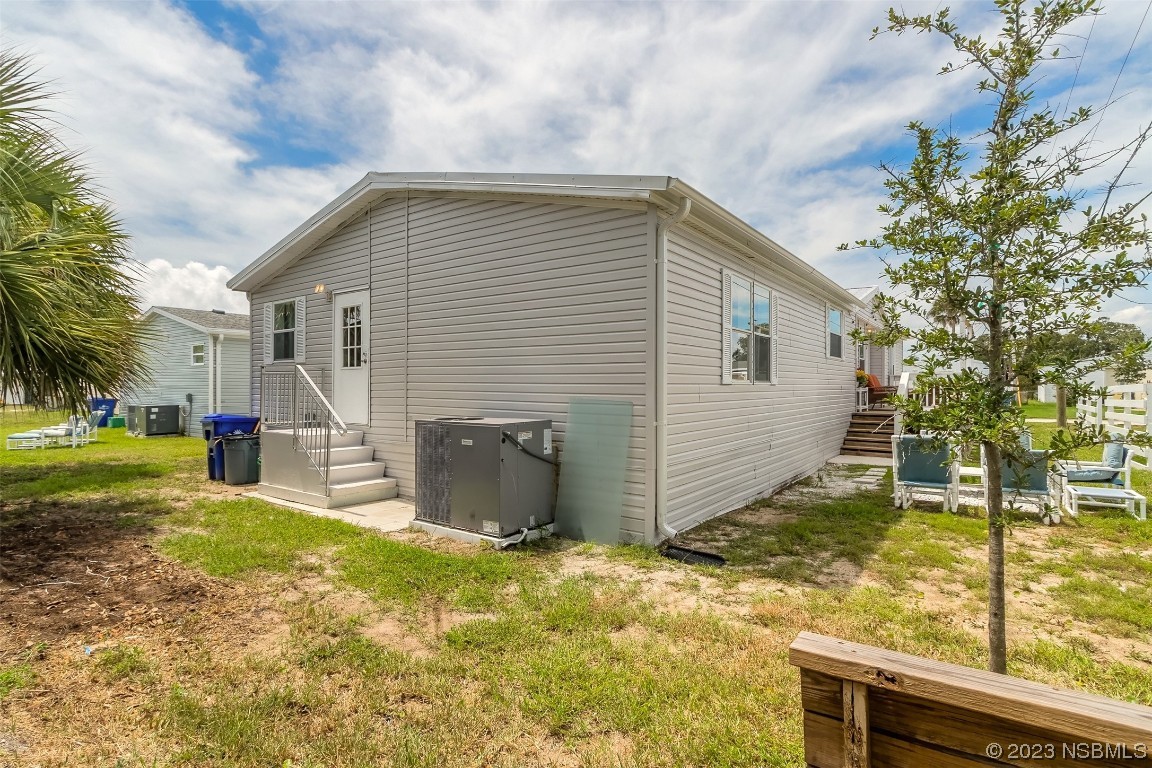 4389 Maple Avenue Edgewater, FL 32141 - Photo 4 of 58