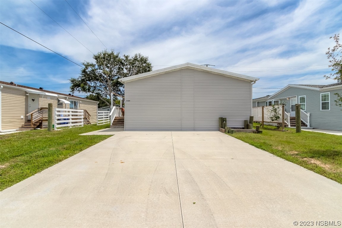 4389 Maple Avenue Edgewater, FL 32141 - Photo 7 of 58