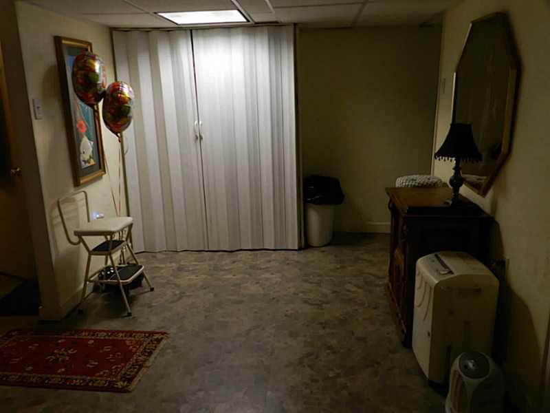 182 Castle Road Castle Shannon, PA 15234 - Photo 20 of 25 Studio/Study/Office.